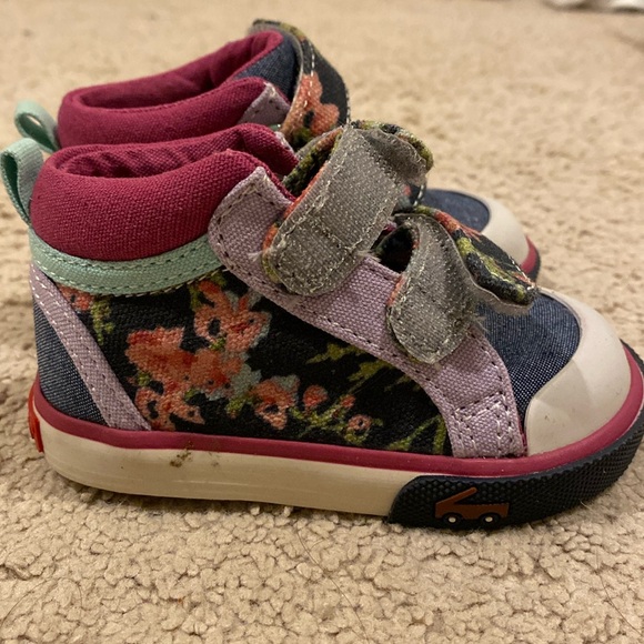 See Kai Run Size 4 Purple Denim Floral Hightop Sneakers - Picture 2 of 4